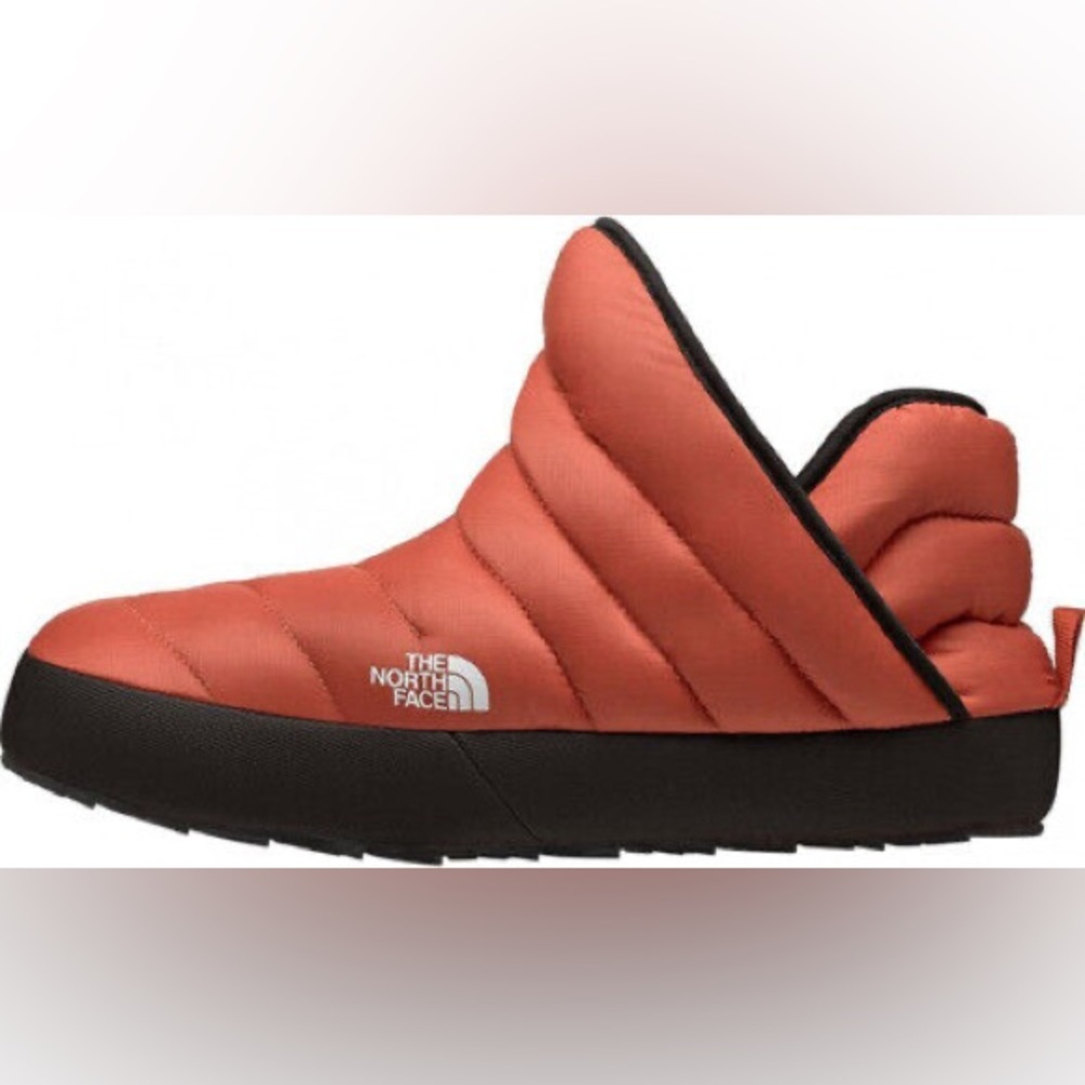 NWOT Booties by The NORTHFACE. Thermoball Traction Booties (unisex)